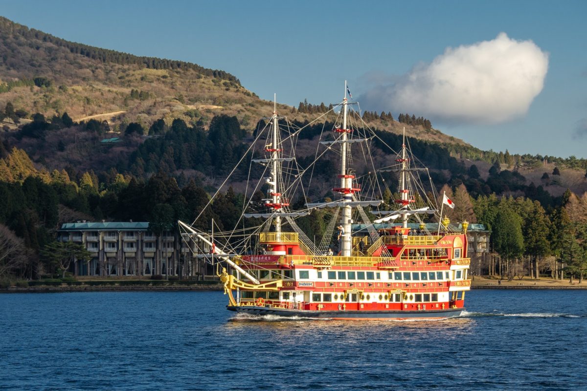 lake ashi cruising