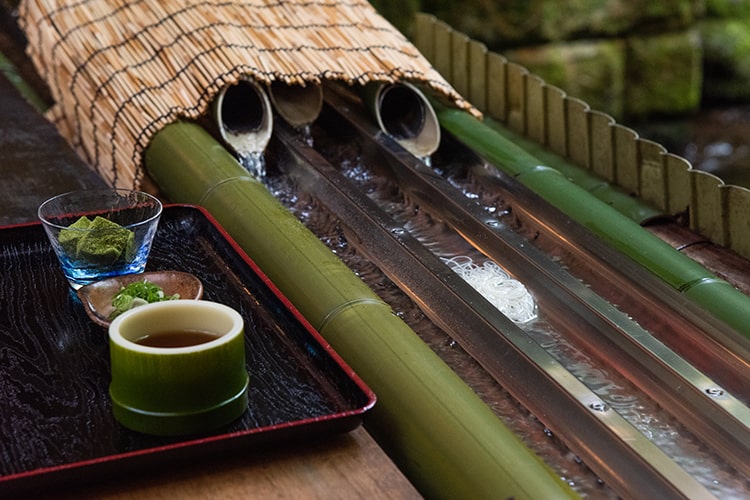 Flowing noodle